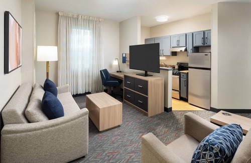 Doral Hotel | Candlewood Suites Miami Doral by IHG