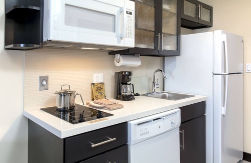 Country Walk Hotel | Candlewood Suites Miami Exec Airport - Kendall by IHG