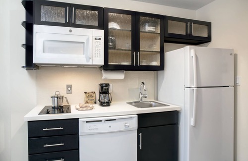 Country Walk Hotel | Candlewood Suites Miami Exec Airport - Kendall by IHG
