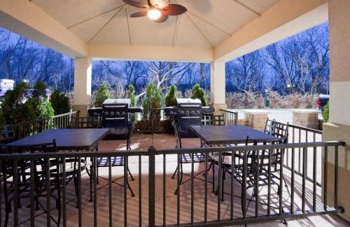Oak Creek Hotel | Candlewood Suites Milwaukee Airport - Oak Creek by IHG