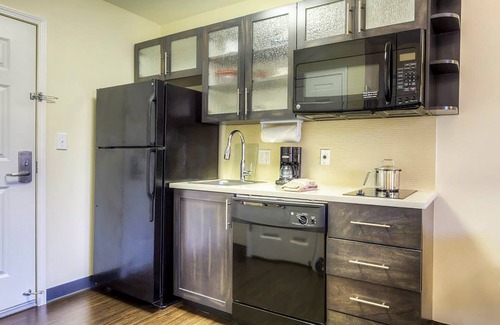 Mount Mourne Hotel | Candlewood Suites Mooresville/Lake Norman,NC by IHG