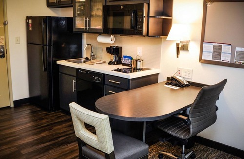 Pearl Hotel | Candlewood Suites Pearl by IHG