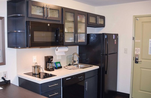 Pearl Hotel | Candlewood Suites Pearl by IHG