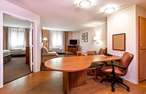 Pearland Hotel | Candlewood Suites Pearland by IHG
