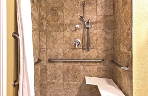 Pearland Hotel | Candlewood Suites Pearland by IHG