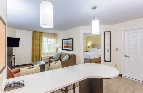Secaucus Hotel | Candlewood Suites Secaucus - Meadowlands by IHG
