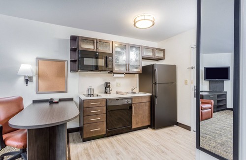 Secaucus Hotel | Candlewood Suites Secaucus - Meadowlands by IHG