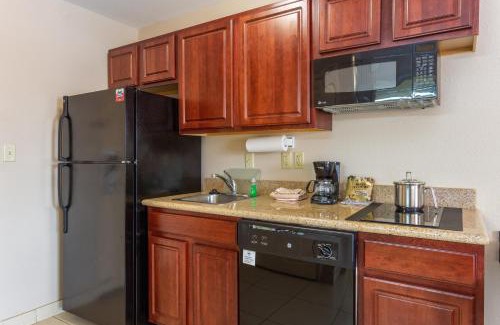 South Bend Hotel | Candlewood Suites South Bend Airport by IHG