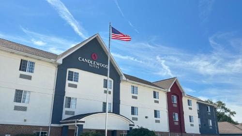 South Bend Hotel | Candlewood Suites South Bend Airport by IHG