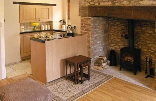 Thornford Cottage | CANDY COTTAGE, pet friendly, with open fire in Thornford