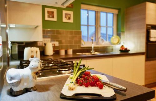 Ebbsfleet Valley Apartment | Candy Dene, Top Floor Apartment