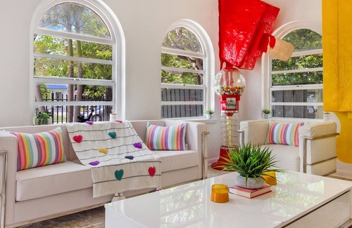 Seybold Villa | Candyland—As seen on TV, Sleeps 16 with 7BR & 4BA