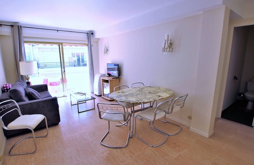Cannes City Centre Apartment | Cannes, located behind the Martinez Hotel at 50 meters to the Croisette