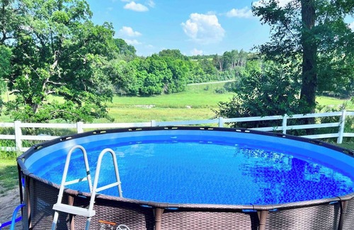 Decorah Cabin | Canoe Creek Lodge- 10 miles from Decorah