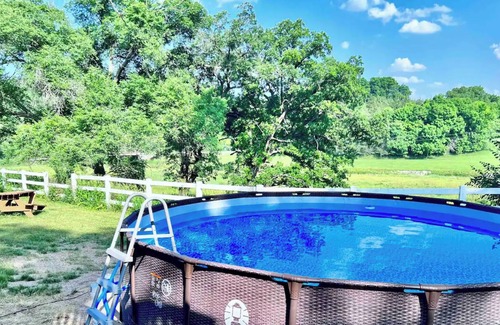 Decorah Cabin | Canoe Creek Lodge- 10 miles from Decorah