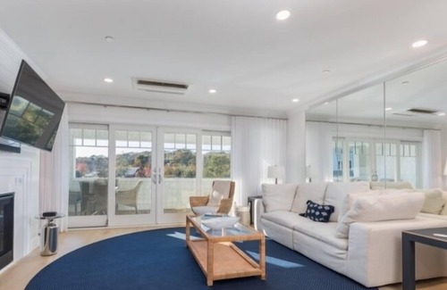 Hampton Bays Condo | Canoe Place Waterfront Residences