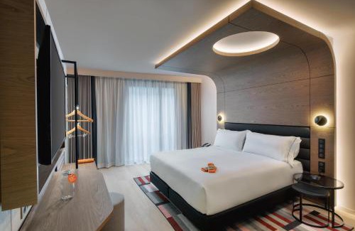 Porte-Dauphine Hotel | Canopy By Hilton Paris Eiffel Tower