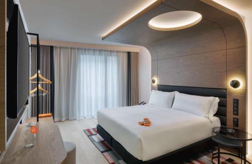 Porte-Dauphine Hotel | Canopy By Hilton Paris Eiffel Tower