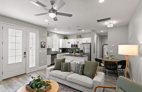 Safety Harbor Apartment | Canopy Cove Stunning 2BR Apt Heart of Downtown