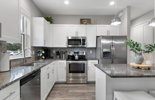 Safety Harbor Apartment | Canopy Cove Stunning 2BR Apt Heart of Downtown