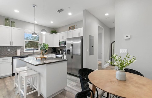 Safety Harbor Apartment | Canopy Cove Stunning 2BR Apt Heart of Downtown