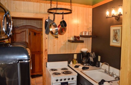 Drake Cabin | Canyon Cabin (Unit 17) at The Woolly Bugger Inn