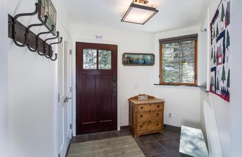 Yosemite West House | Canyons Crest