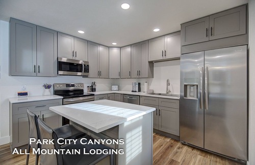 South Snyderville Basin Condo | Canyons View 06: Beautiful 2 Bedroom 2 bath vacation rental. Walk to the Cabriolet Lift