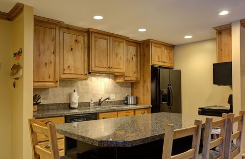 South Snyderville Basin Condo | Canyons View 7: Beautiful 2 Bedroom 2 bath vacation rental condo. Walk to the Cabriolet Lift