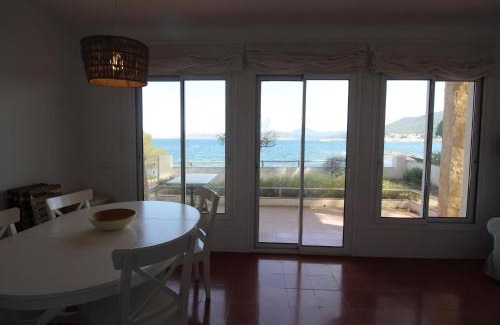 Llanca House | CAP DE RAS - Casa individual situada en primera línea de mar, con magníficas vistas de la playa de Cap de Ras de Llançà - ES-228-185