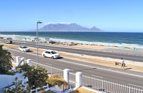 Bloubergstrand Apartment | Cap Du Mont Cape Town