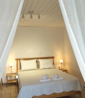 Lavreotiki House | Cap Sounion, Seafront Apartment