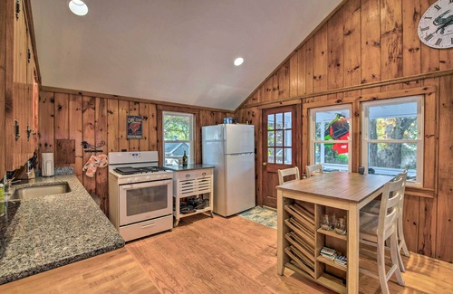 South Dennis Cottage | Cape Cod Cottage: Deck, Grill & Kayaks, Near Beach