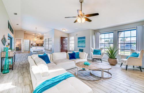 Caloosahatchee House | Cape Coral Home with Heated Pool, Dock and Gulf Access