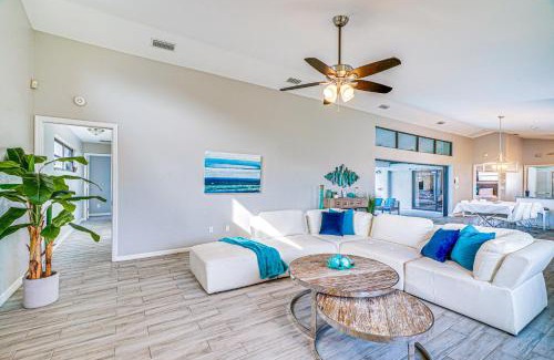 Caloosahatchee House | Cape Coral Home with Heated Pool, Dock and Gulf Access
