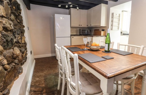 Dwygyfylchi Cottage | CAPEL COTTAGE, romantic, character holiday cottage in Capelulo