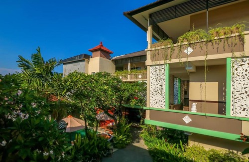 Raya Kuta Hotel | Capital O 1666 Grand Pudjawan Hotel Near Kuta Beach