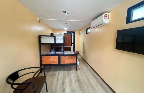 Kampung Bukit Tumboh Hotel | Capital O 91152 Jerot Dusun Campsite
