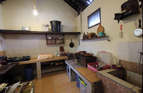 Mekar Bhuwana Hotel | Capital O 94011 Binhari Guest House