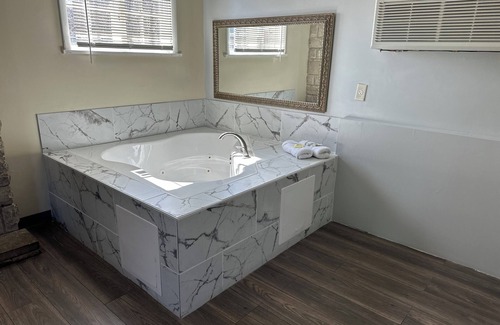 South Holland Hotel | Capital O Elite Inn & Suites South Holland I 94