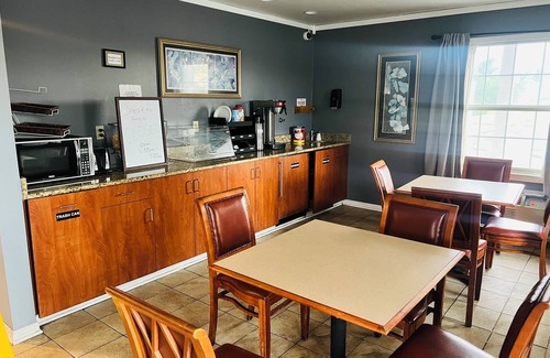 Rantoul Hotel | Capital O First Heritage Inn Rantoul IL I 57