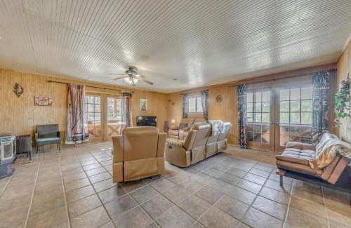 Glencoe House | Capitan Vacation Rental with Grill, Near Ruidoso!