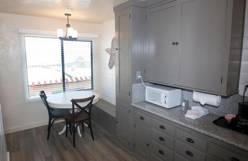 Capitola Hotel | Capitola Venetian Vacation Rentals