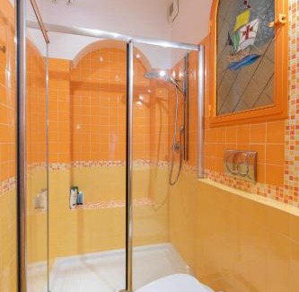 Careggi Rifredi Apartment | Cappuccini Florence Family & Group 3 Bedrooms Jacuzzi Fast Wi-Fi Air Conditioned Tram
