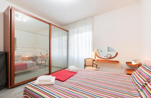 Careggi Rifredi Apartment | Cappuccini Florence Family & Group 3 Bedrooms Jacuzzi Fast Wi-Fi Air Conditioned Tram
