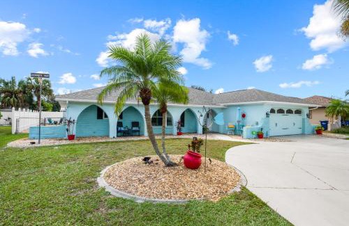 Bradenton House | Cappys Casa Bella! Heated Pool & Pool Bar, Fire Pit & Game Room!