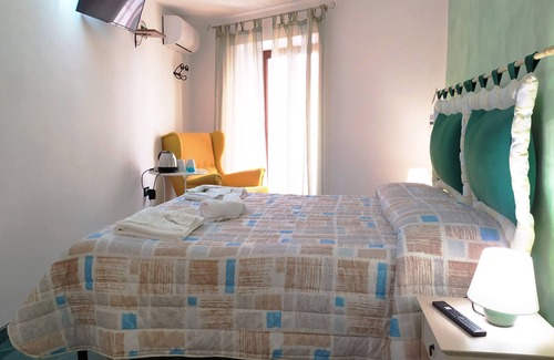Formia Bed & Breakfast | Caprera Room - Air-conditioned Triple Room in Maranola - Formia
