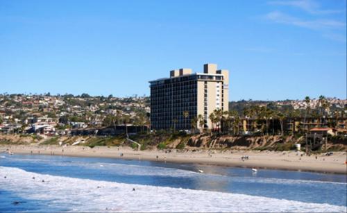 North Pacific Beach Hotel | Capri Beach Accommodations at Capri By The Sea