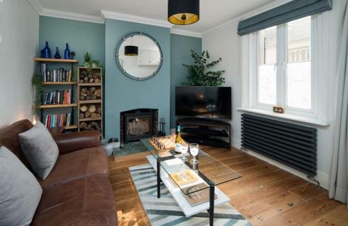 Cowes House | Captain's Cottage - Central West Cowes - Spacious, entire 1-bed home