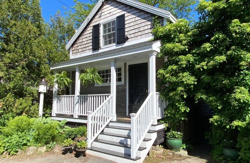 Camden Cabin | CAPTAINS COTTAGE- Town of Camden